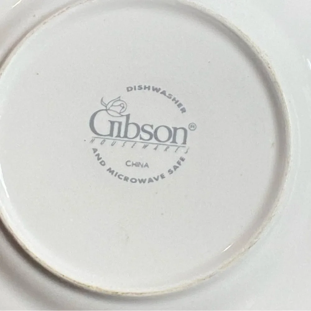 Gibson And American Atelier Set of 3 Decorative Apple Plates - Green Background